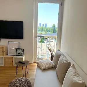 Donaublick Oasis: Stylische Apartment